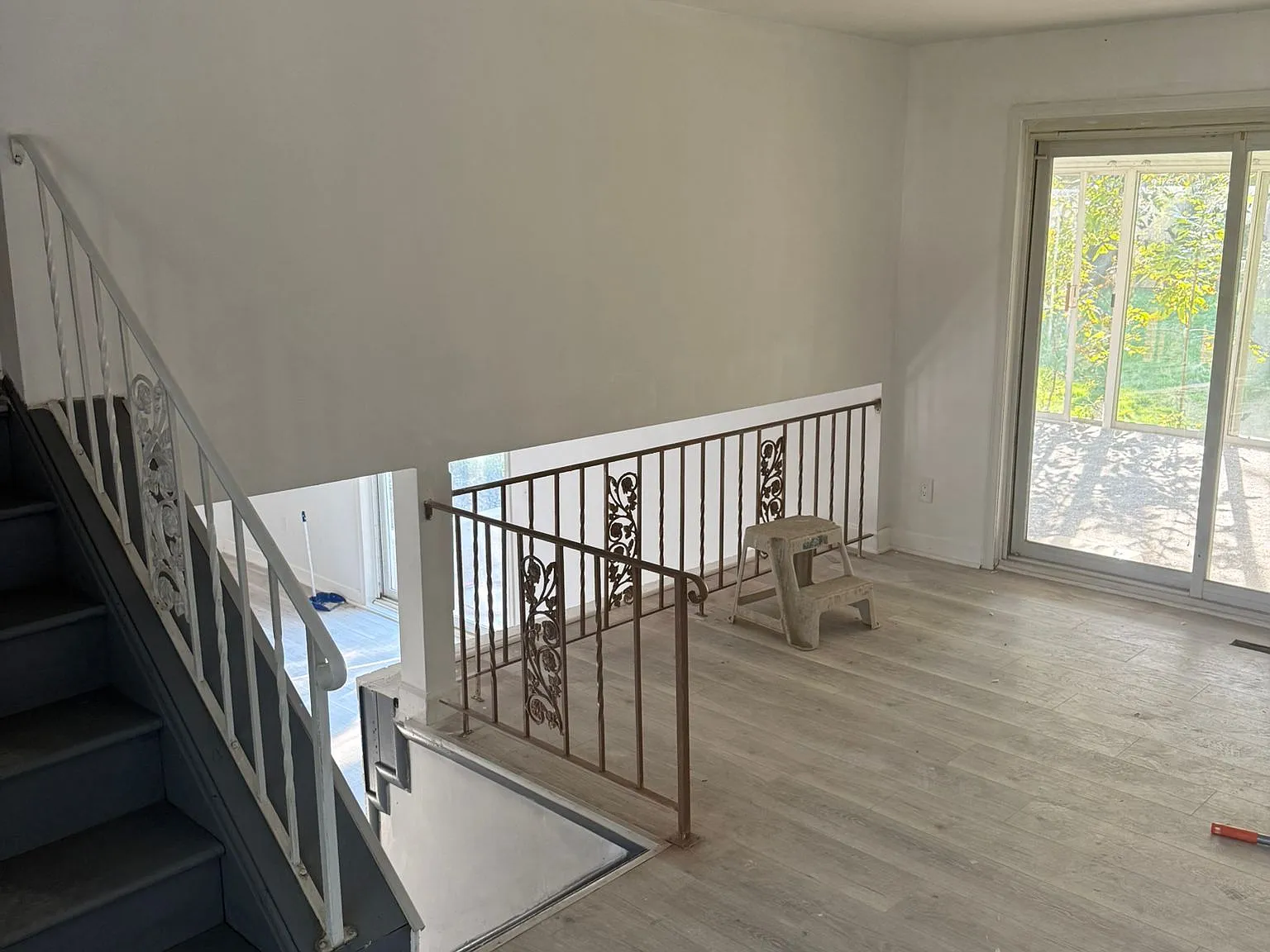 4 bed, 1936 sqft, $2,500 — Photo 2