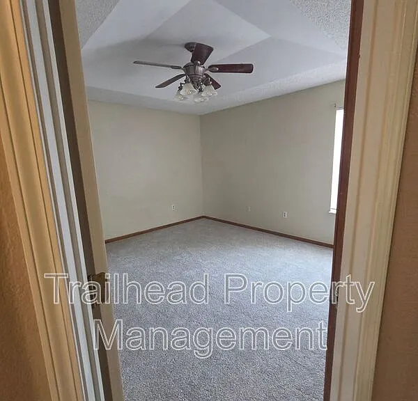 607 SE Steeple Ln — Photo 13