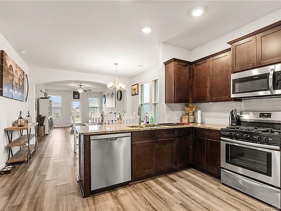3rd image of 3199 Baywood Ave