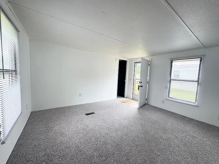 202 Bud St — Photo 5