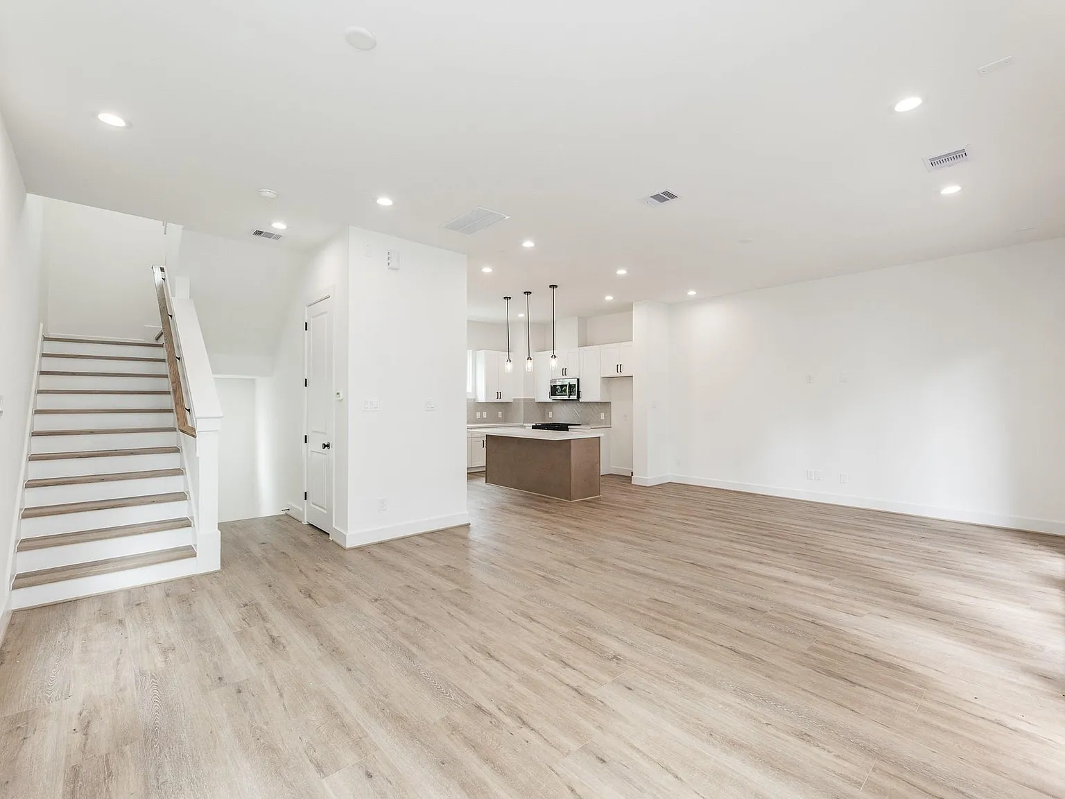 3 bed, 3.5 bath, 1886 sqft, $2,695 — Photo 4