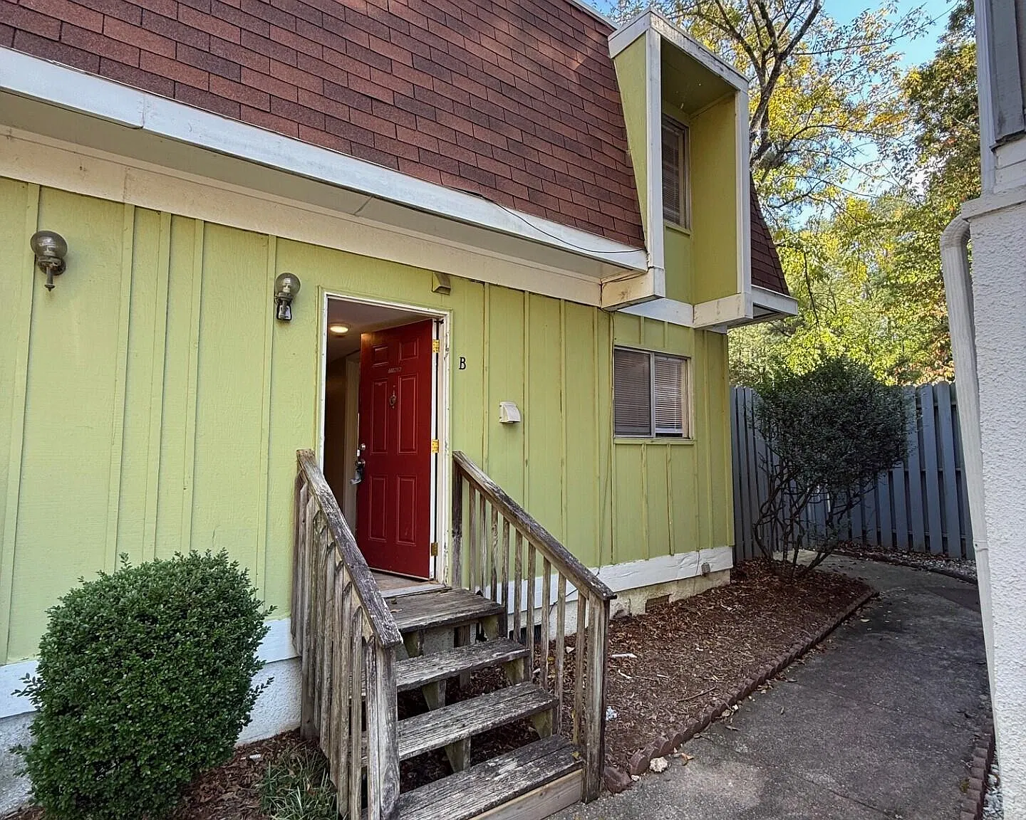 7106 Longstreet Dr — Photo 1
