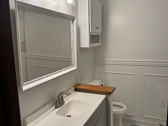 Hall Bathroom 