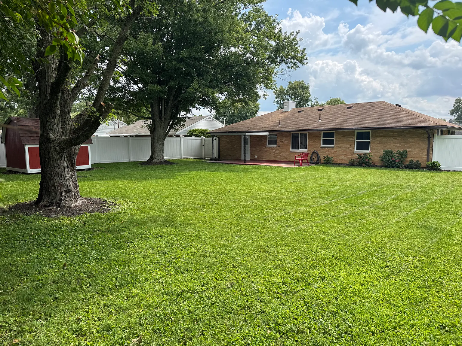 3 bed, 1000 sqft, $1,500 — Photo 2