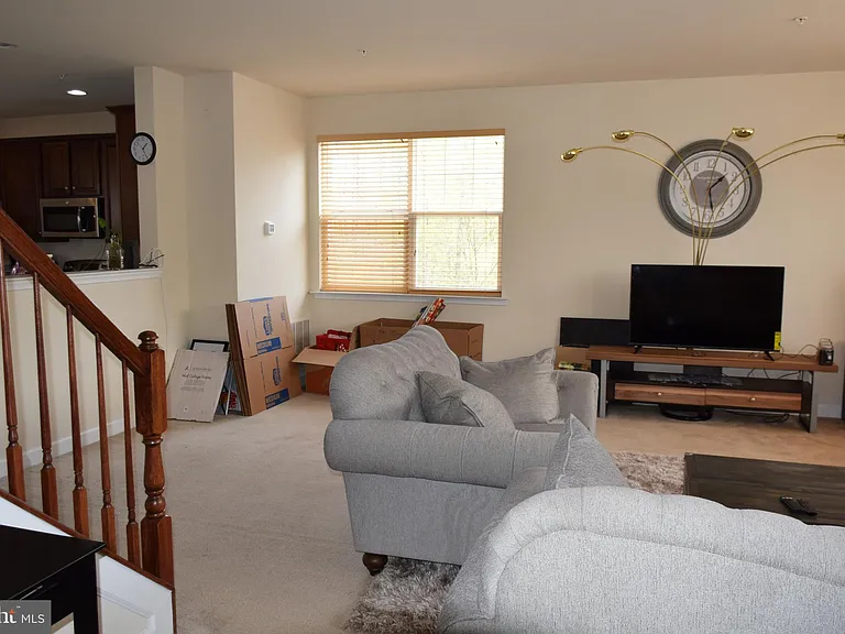 390 English Oak Ln — Photo 7