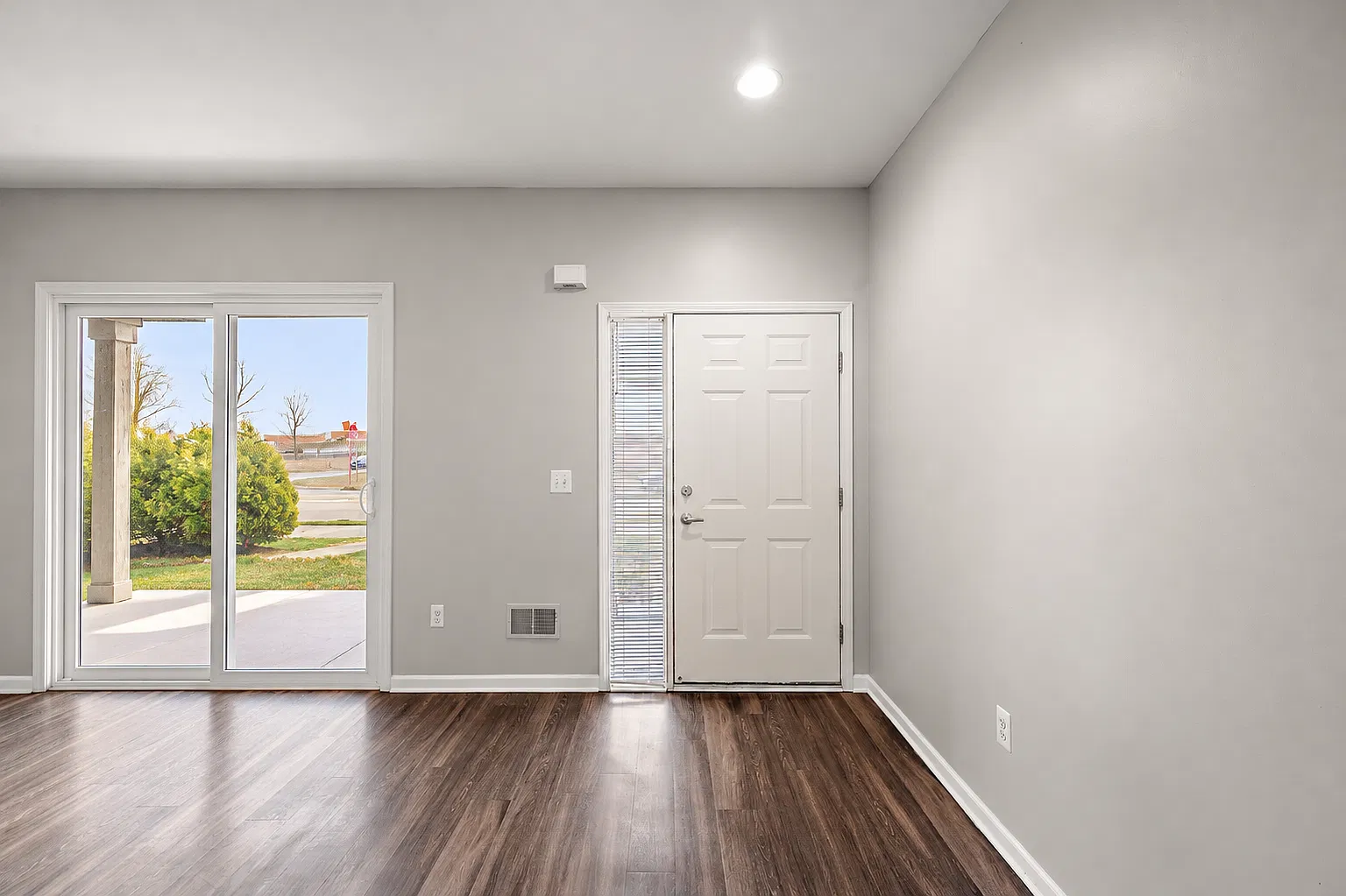 2 bed, 2.5 bath, 1500 sqft, $2,050 — Photo 2