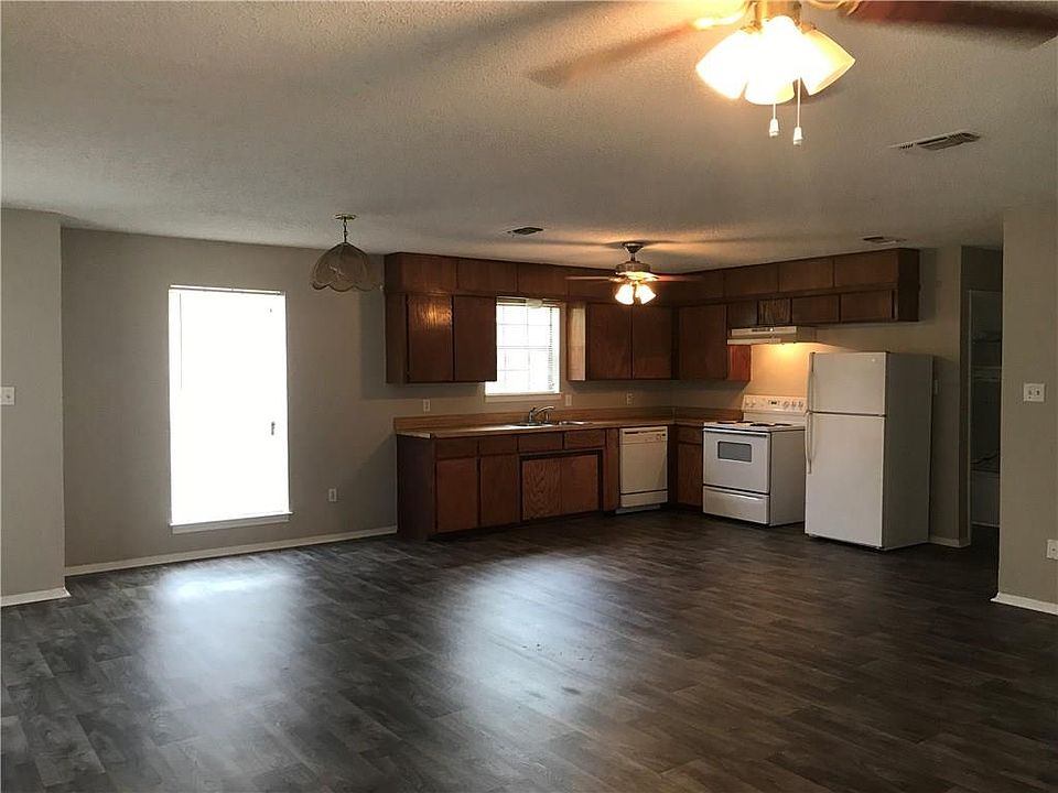 2nd image of 303 W 4th St