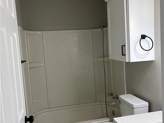 3rd image of 1006 El Recreo Cir
