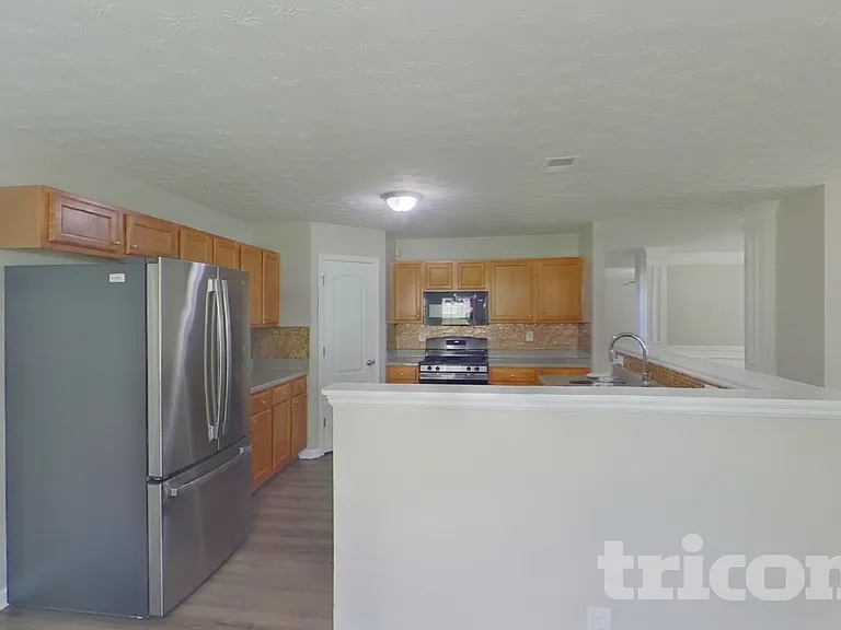 552 Howell Dr — Photo 6