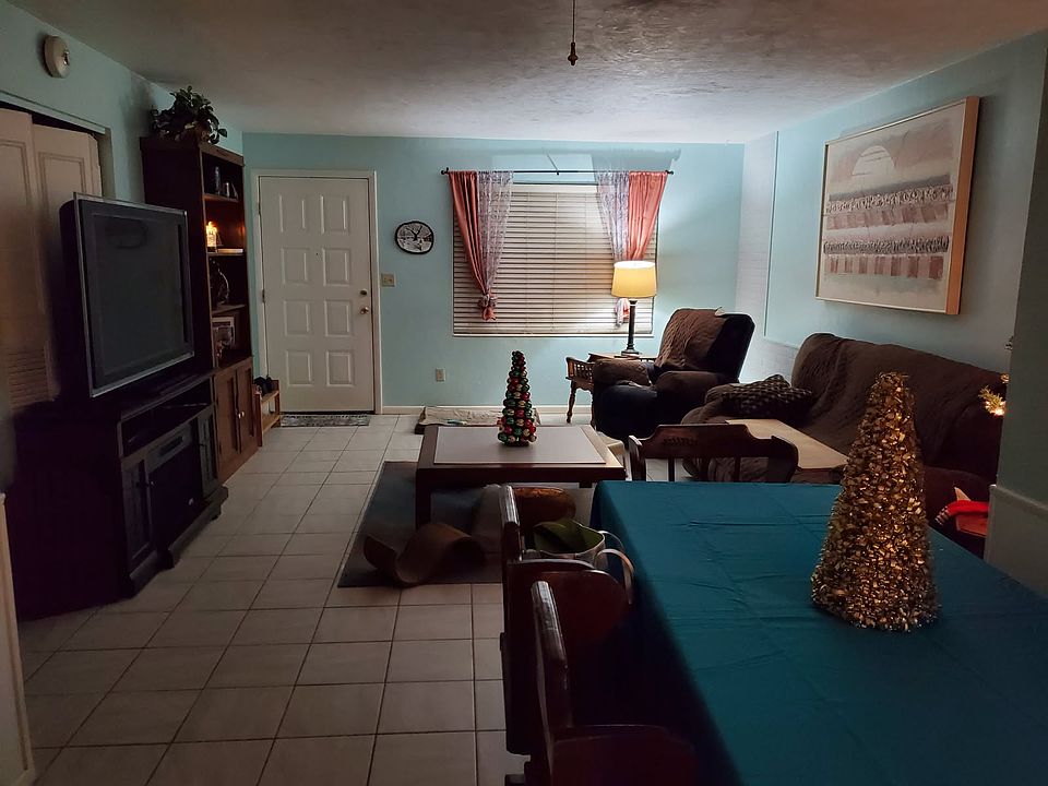 2nd image of 6016 NW 108th Pl
