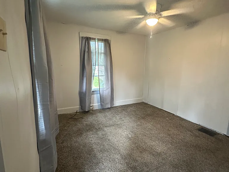115 E Pike St — Photo 9