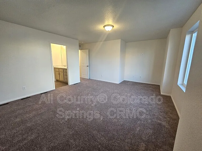 9256 Lytle Grv — Photo 9