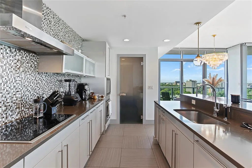 2 bed, 2.5 bath, 2000 sqft, $4,650 — Photo 4