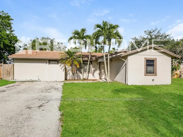 9940 Spanish Isles Dr, Boca Raton, FL 33496