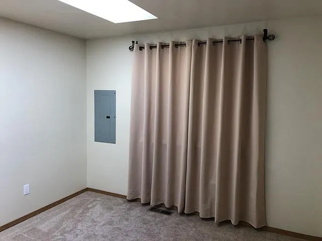 1st bedroom / den