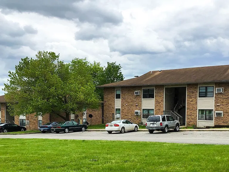710 Elm Dr — Photo 3