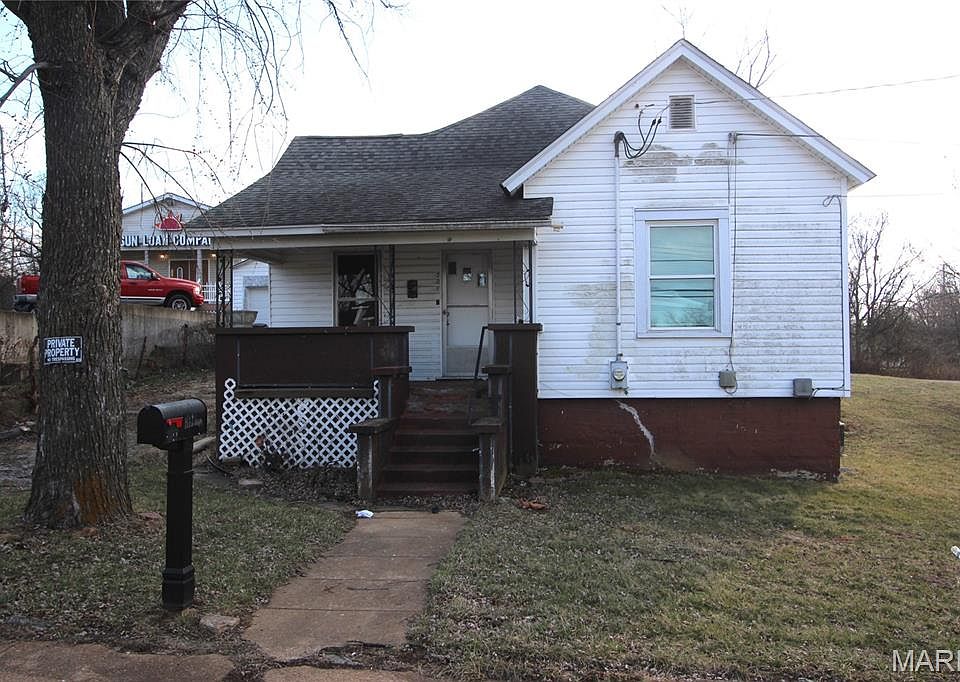 1st image of 307 E Main St