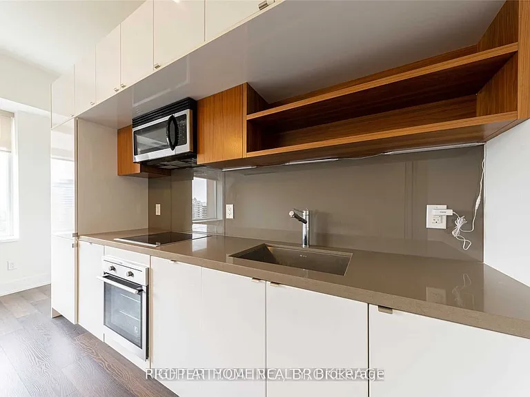 111 Saint Clair Ave W #1023 — Photo 3
