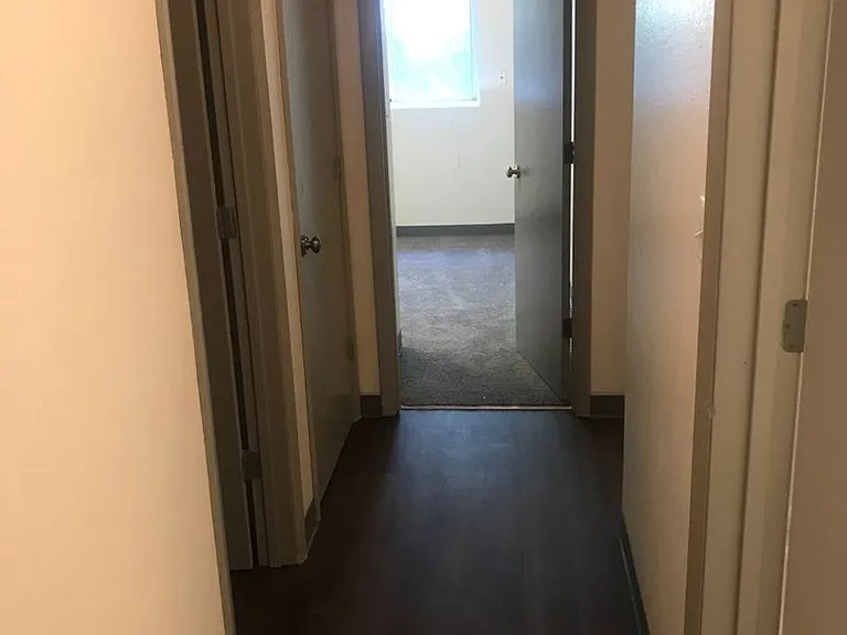 Regents Court Apartments — Photo 8
