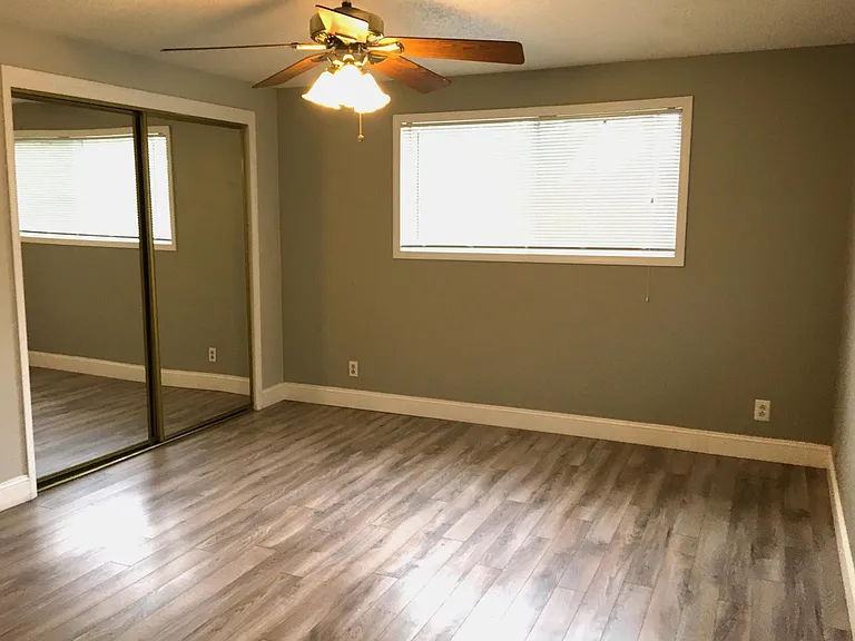 4000 Lakeside Dr — Photo 13