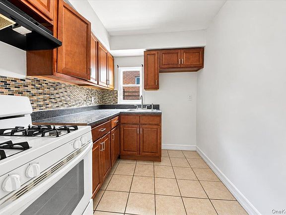 5th image of 433 Howe Avenue #A