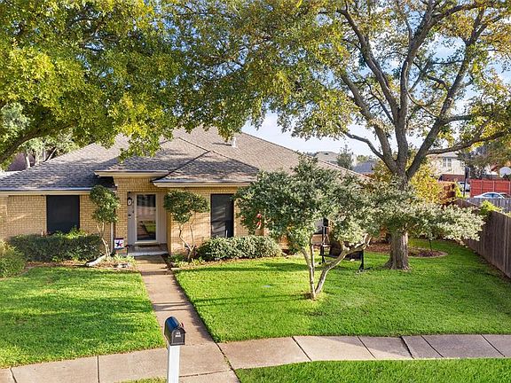 2nd image of 414 Kingsbridge Cir