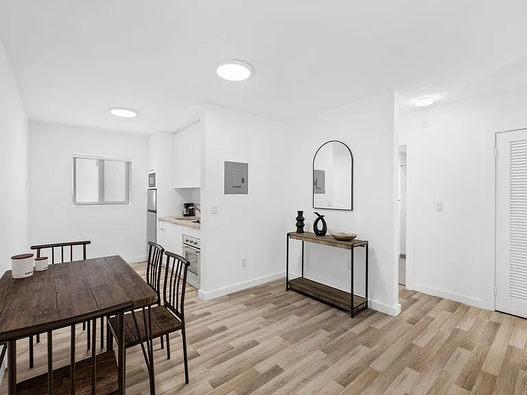 112 SW 11th Ave #1 — Photo 9