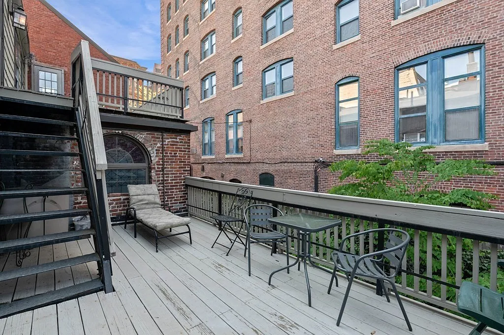 Studio, 294 sqft, $2,600 — Photo 2