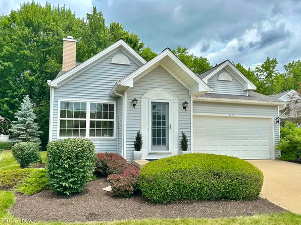 1070 Somerset Ln, Aurora, OH 44202