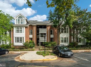 7600 E Lakeside Village Dr, Falls Church, VA 22042