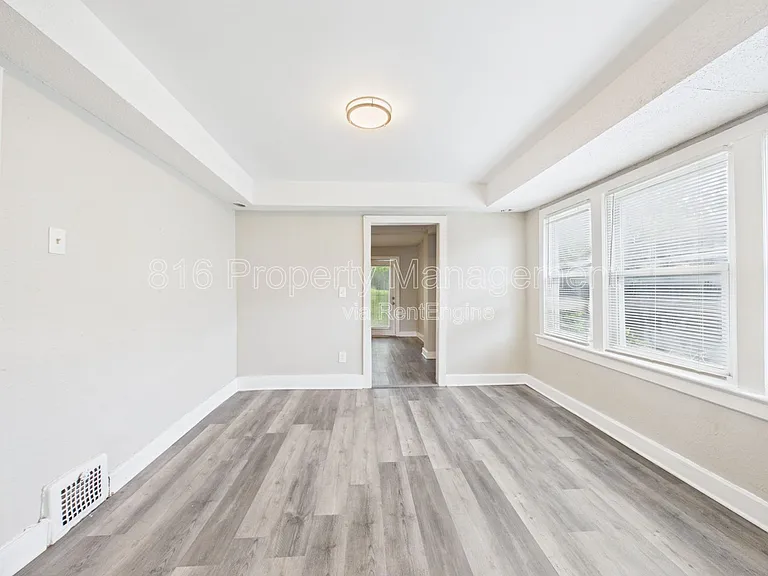 4417 Wayne Ave — Photo 5