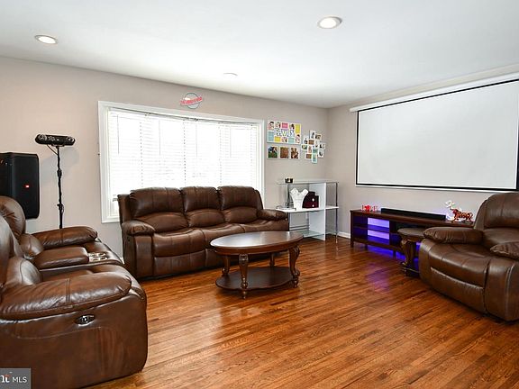 3rd image of 6819 Lavant Dr