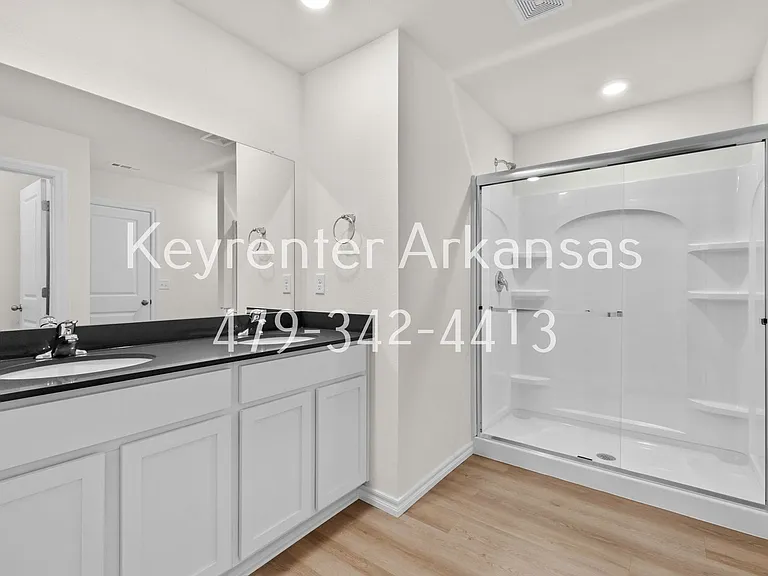 1317 Bates St — Photo 17