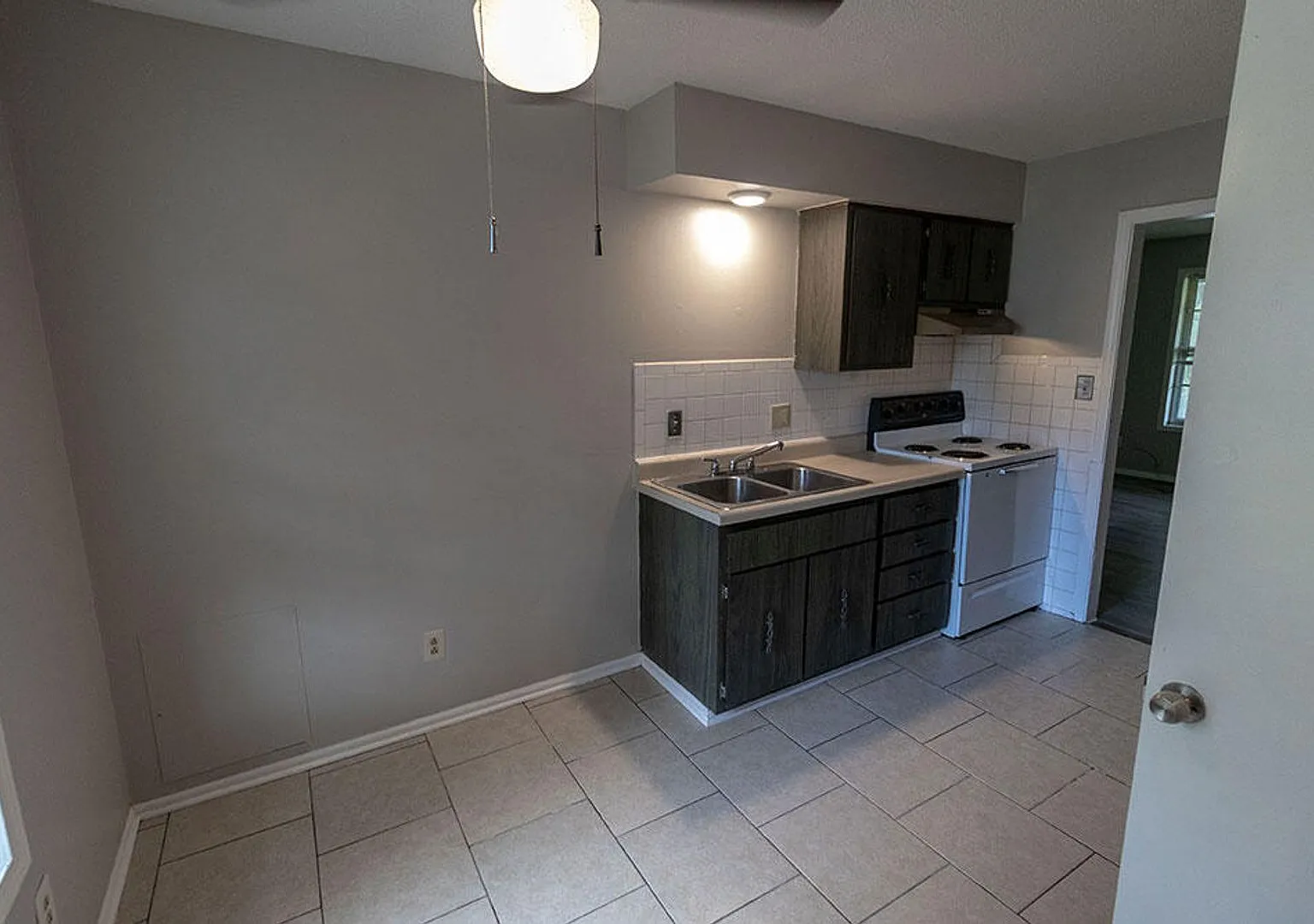 Two bedrooms, one bathroom — Photo 4