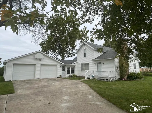 8916 Lipp Hwy, Riga, MI 49276
