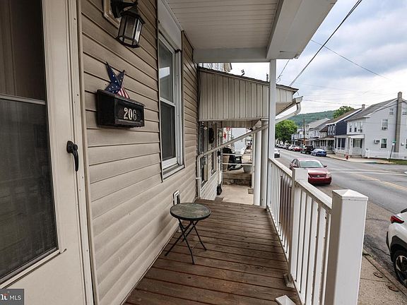 5th image of 206 W Main St