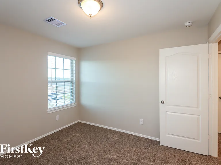 9935 Yanet Grove Ln — Photo 13
