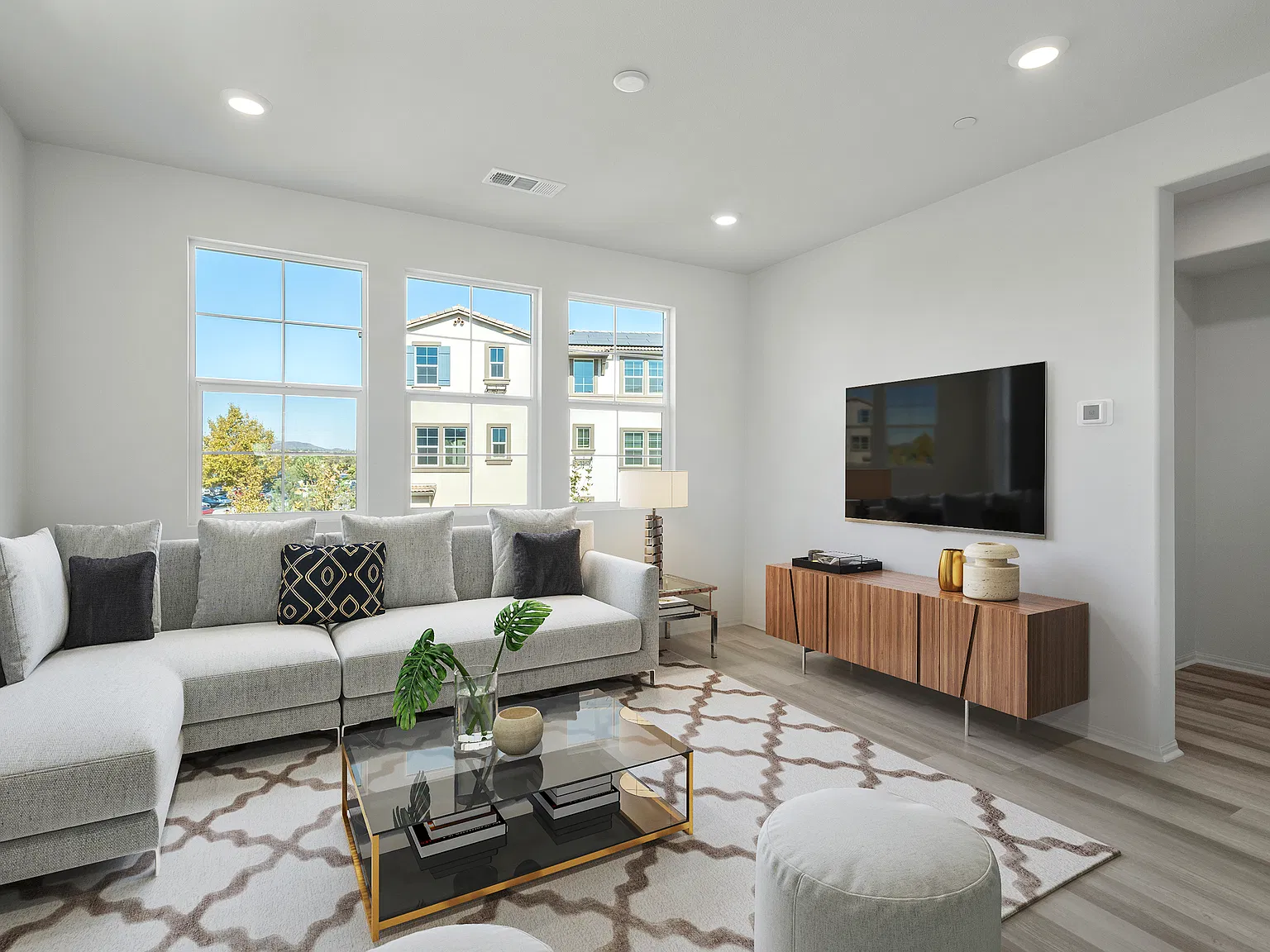28040 Melrose Dr — Photo 2
