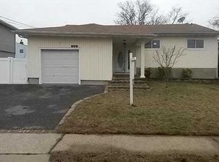 92 Ann Dr S, Freeport, NY 11520