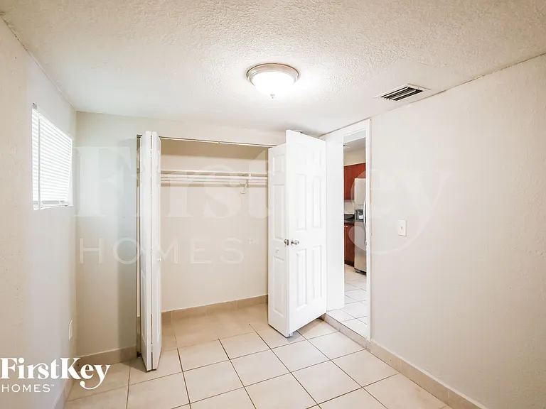 3321 NW 177th Ter — Photo 11