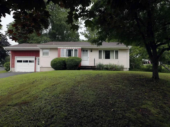 1 Almar Street, Farmingdale, ME 04344