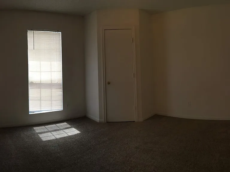 5817 Medina Dr — Photo 13