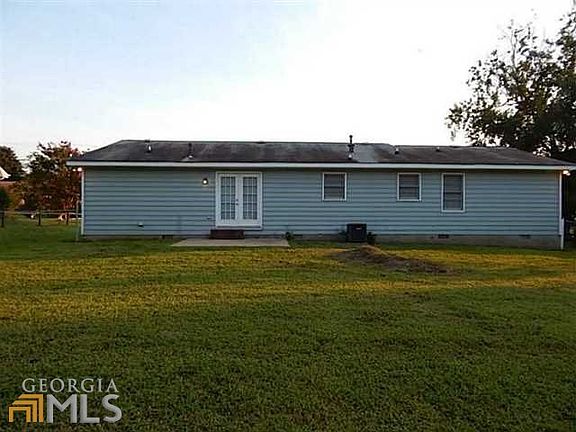 Spacious Back Yard