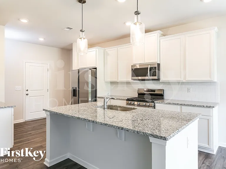 404 Stonefence Dr — Photo 8