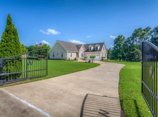 9000 Pleasant Ln, Ooltewah, TN 37363