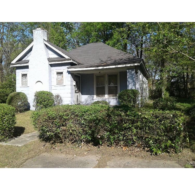 1st image of 906 Woodlawn St