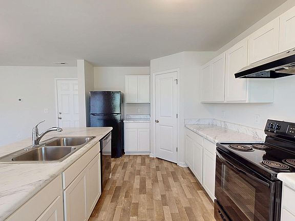 4th image of 135 Maple Tree Ln