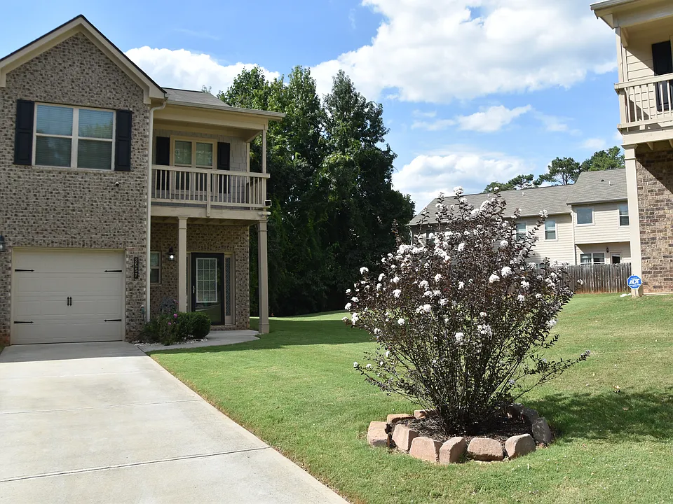 2557 Castellan Dr