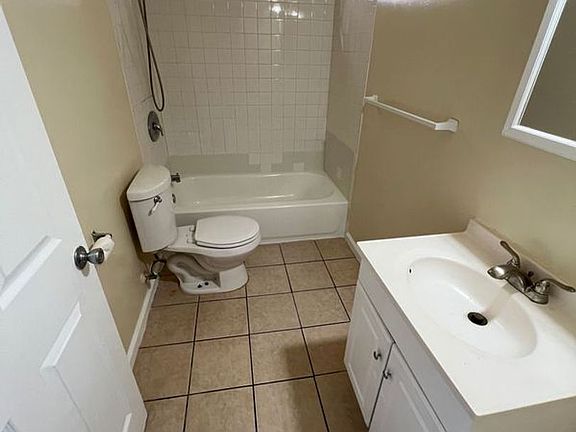 5th image of 1111 W 42nd St
