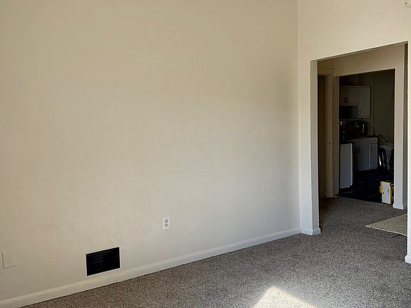 4th image of 670 Middle Ave APT A